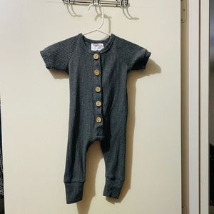 LN Charcoal Ribbed Short Sleeve Cotton Button